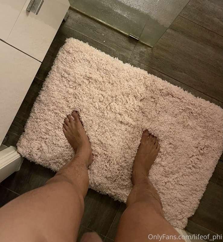 🦶Mmm feet…i mean, the pink fluffy bath mat was on sale for $..