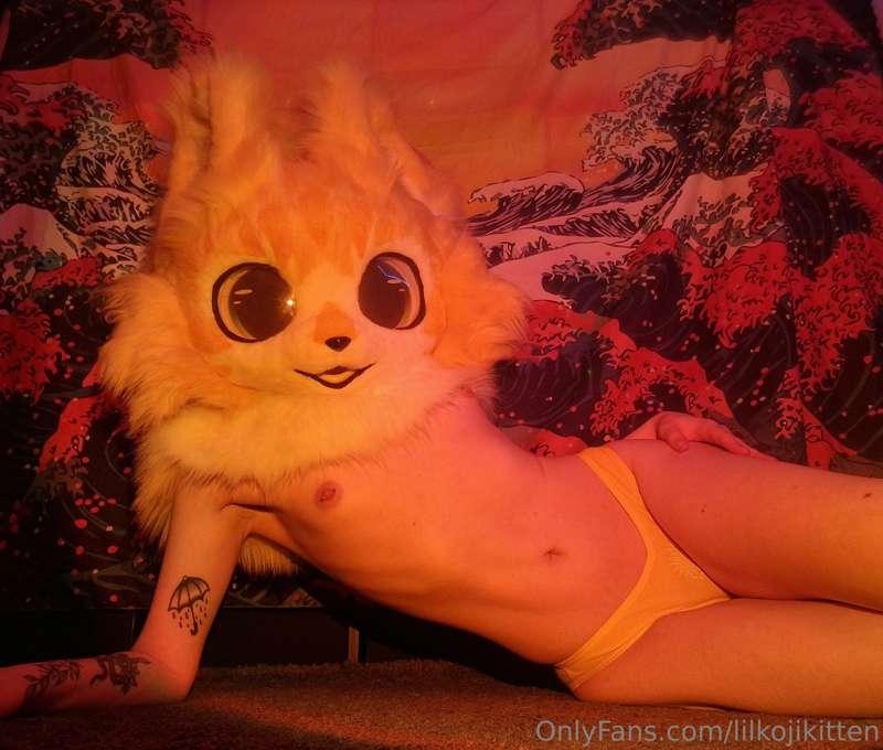 I got a new fursuit head, this is Kiko aka Lil Tra$h Bby 💛 I..
