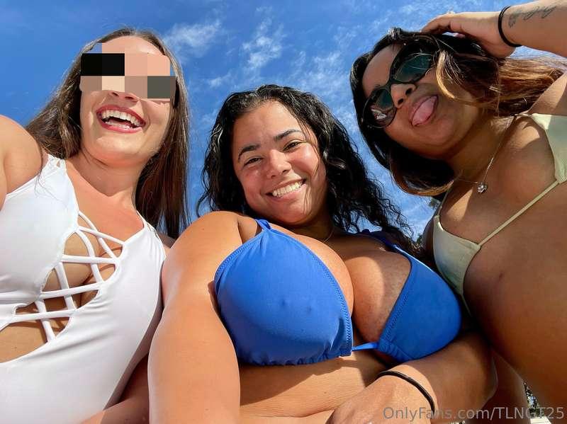 Soooo I got together with @hotwifelisset and @alexandralexil..