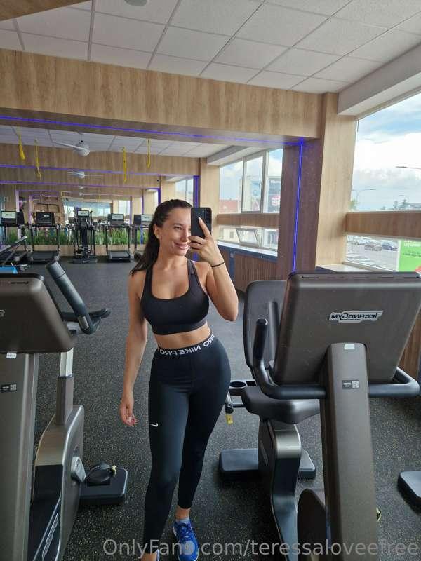 Work hard play hard 💪

-------------> @teressalove