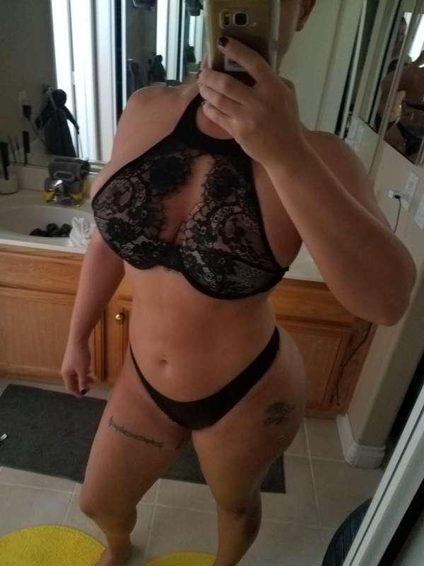 🖤 My humps in this new lace are kind of doing it for me ✨
Ho..