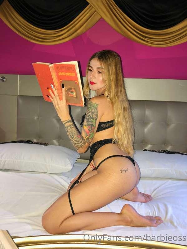 And if we read a book?😏🔥📕