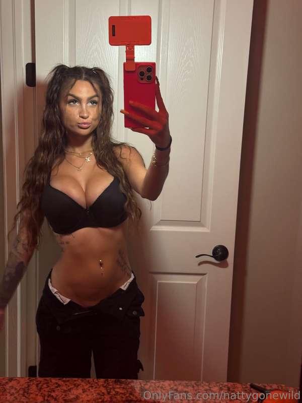 send me a dick pic if you would fuck me raw 😉  