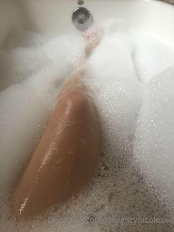Rub a dub dub come join me in the tub 🤪