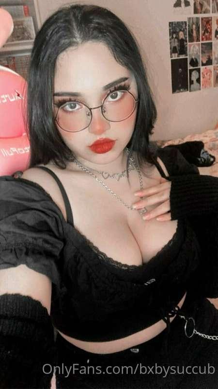 No bewbs. Look at my eyes👀