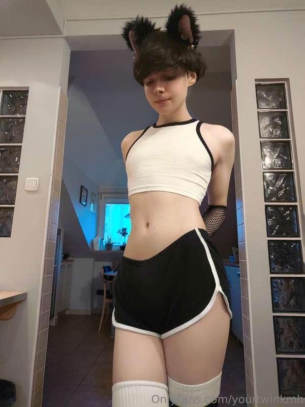 Swipe right to keep undressing me 🥵
Wanna take it in your mo..