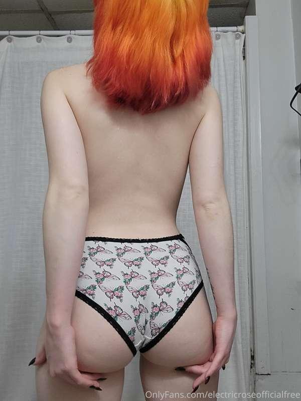 Does my booty look fuckable? 😏