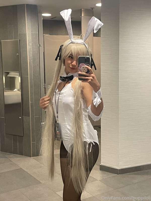 Me at anime Midwest hehe :3