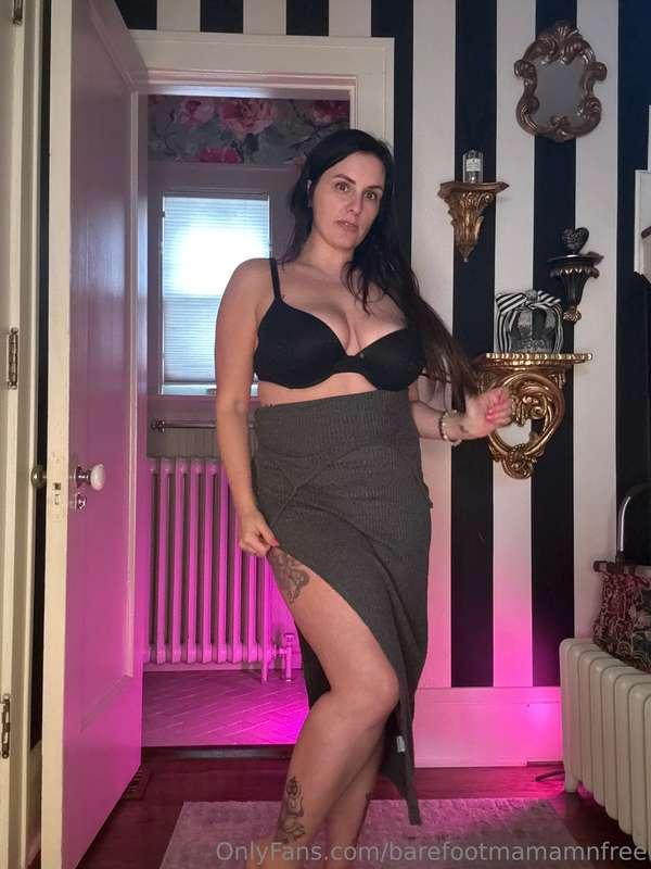 You wouldn't want to miss this hot bundle!🔥Enjoy this and 4...