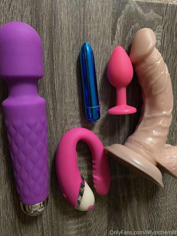 Getting ready to play 😈💦🔥🐱 whose adherents horny as I am ?!