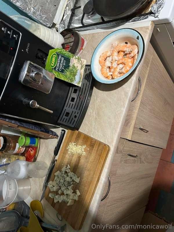 Cooking’s in full swing 🔥What do you think I’m making today?..