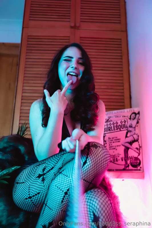 Don't you want to be my bitch ? Go on, sit, show me how badl..