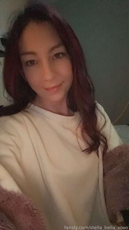 Goood morning. If like me and you are back to work today, have a gooood day. We can do this together 💪🏽. 

I thought I’d share a little morning fact about me. I like to start my day by pulling a few tarot cards to steer me on the right direction for the day. Between Christmas and new years my cards are out a lot 😆

#fyp #cute #gfe #custom 