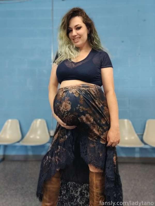 36 weeks pregnant photos! 

#36weeks #pregnant #hairy #hairyarmpits #chubby #bbw #milf  #sfw #fyp