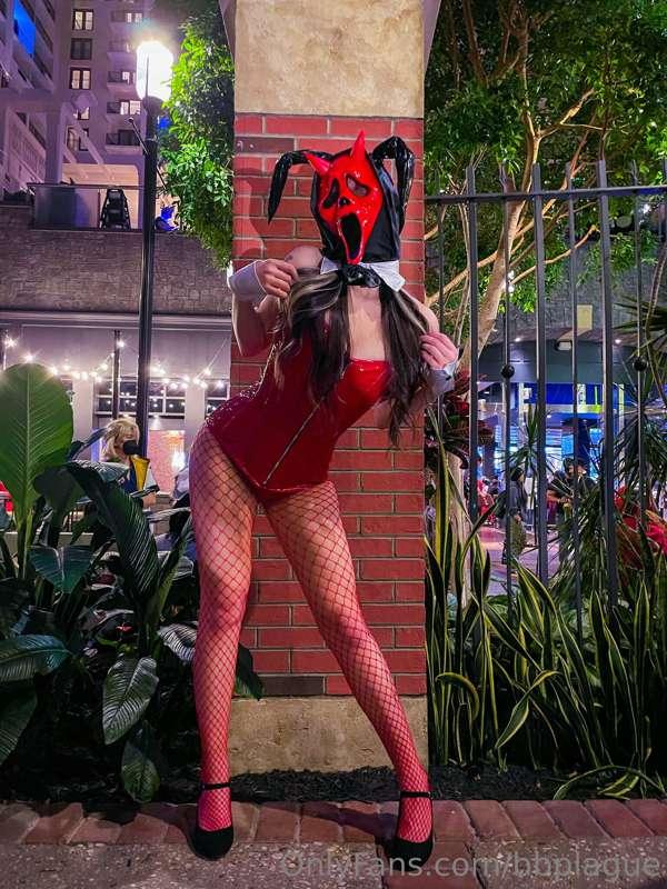 Do you like scary movies?😛🔪
You may have seen my bunnygirl g..