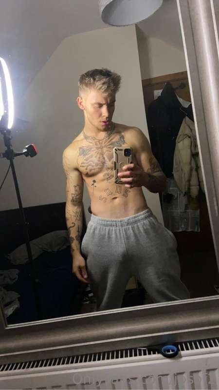 Tell me your biggest turn on?😉