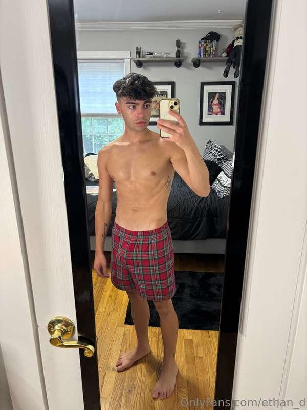 Who’s gonna give me some head? 😏