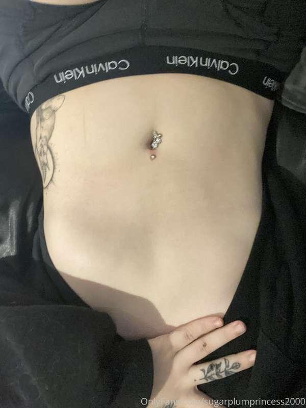 Guess who’s getting a belly tatt in March 👀👀👀