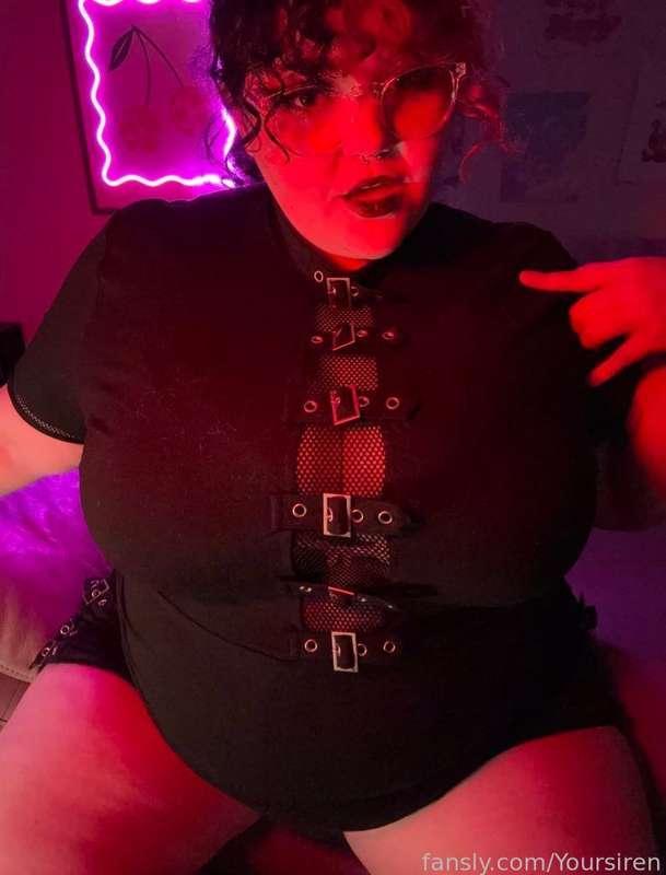 🖤 New dress, you like? 💋

#bbw #belly #sexy #fat #thick #mommy #boobs #tits #domme #goth #bigtittygf #gothgf #girlfriend