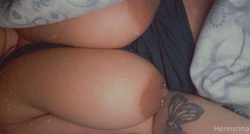 How I woke up this morning! Titties all out 🥛 🥛 my nipples g..