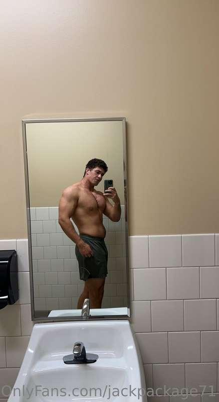 Should I keep bulking or cut?