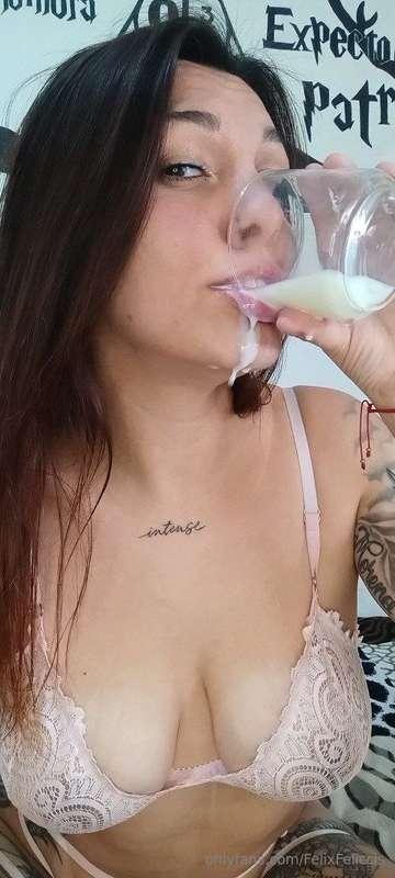 I want your milk dripping down my mouth👄🍼