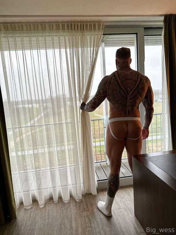 I love the view outside do you like this view 😈