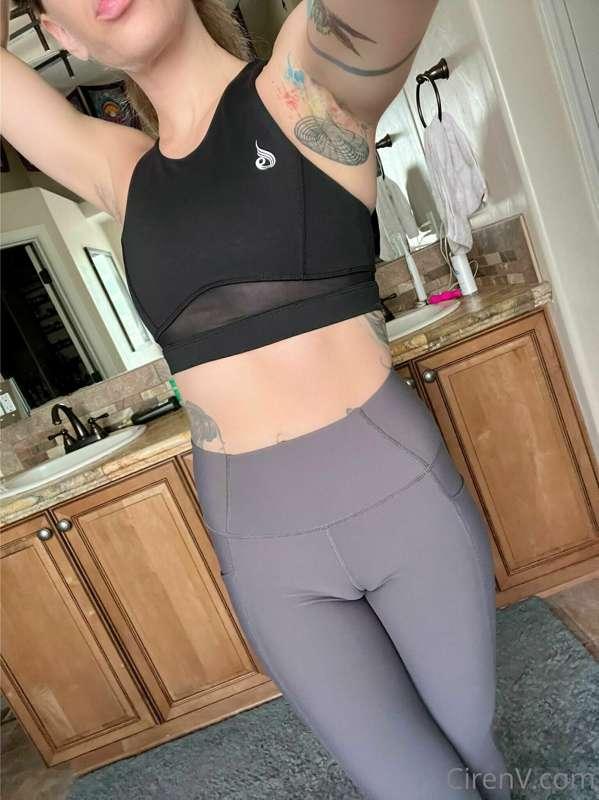 Ciren is headed to the gym. Look at that little camel toe.😈😈..