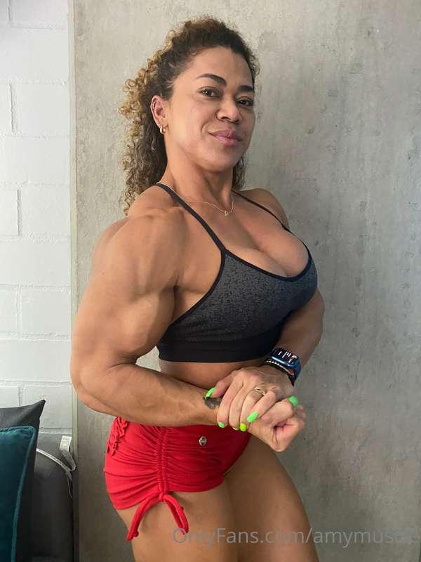 No make up, No filter, just me and my muscles
💪🏻💪🏻💪🏻