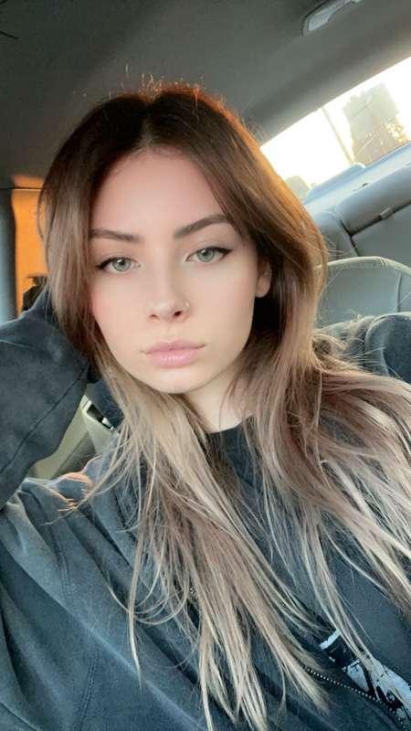 I’m thinking about you 💋
Message me 😋