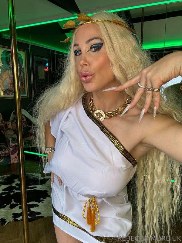 I put the ‘naughty’ in ancient history. 🏛️