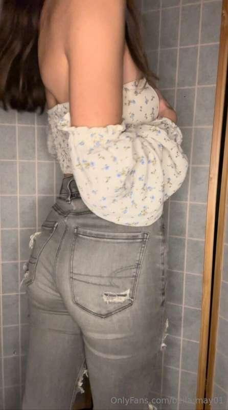 will you watch me strip for u ? 🙈💋• 🍒•🍑•🐱