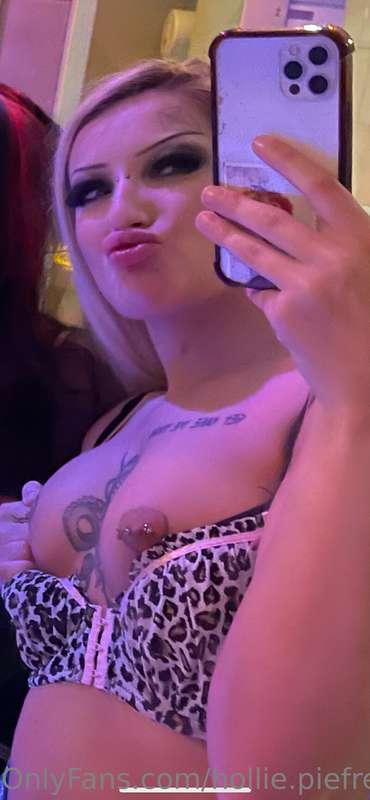 I love being a hoe in club bathrooms 😈😇💋