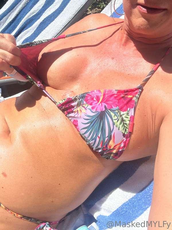 Working on my tan 😜