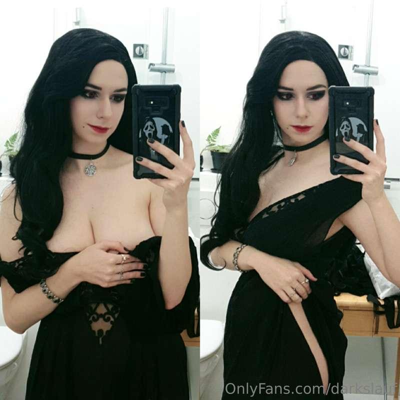 Yennefer lingerie selfie pack 🖤
Main HD set is on Patreon at..
