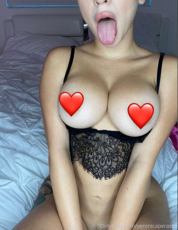 Be sure to open the nude bundle I'm sending you in the DM to..