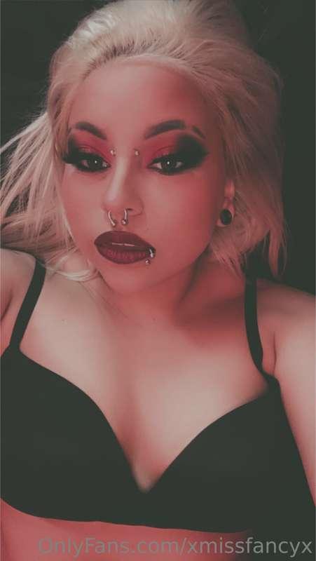 🦇🖤✨