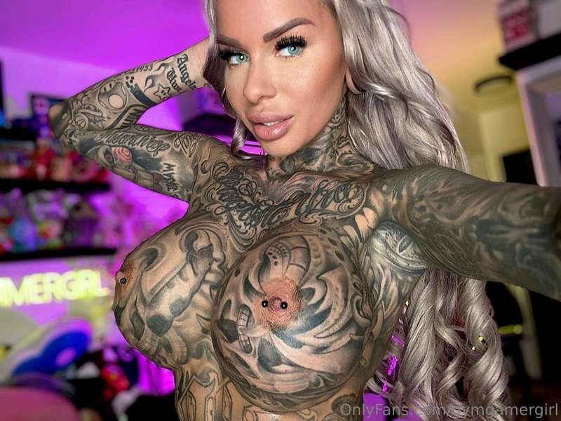 Hey babe I think about your dick between my titts 🍆💦😈