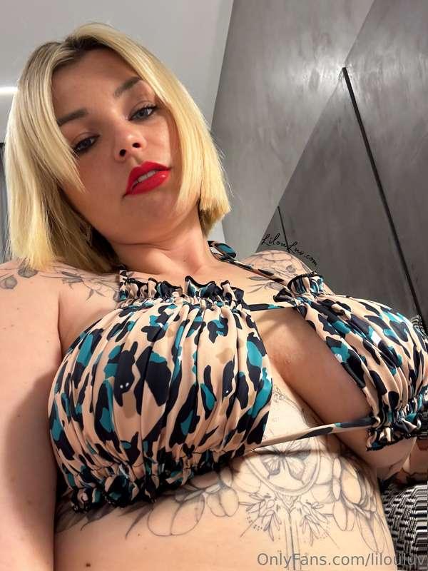 Whats up down there my lick Slave ? 😱😛 