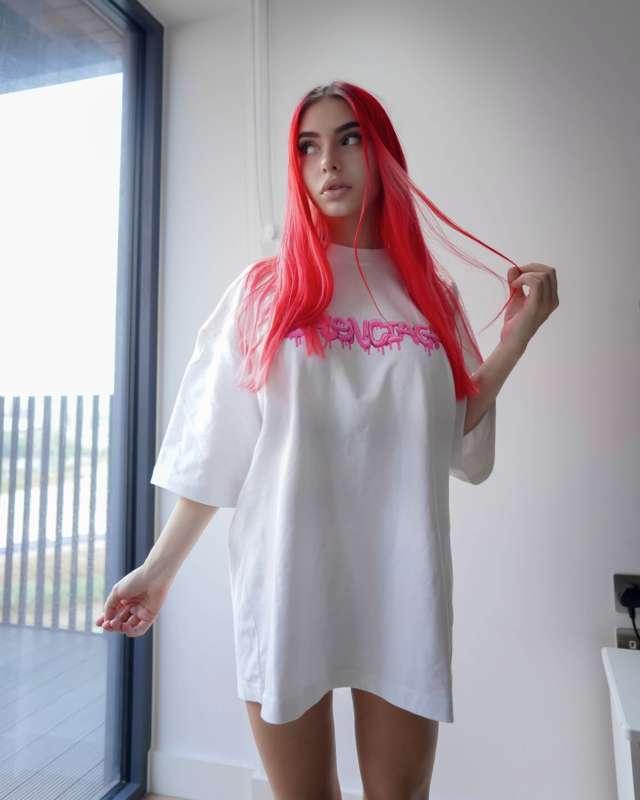 swipe for anime body 🫣