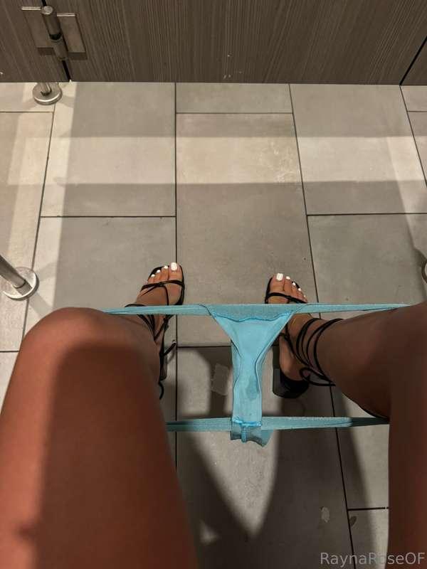 took this in the BR during a nice dinner ;)