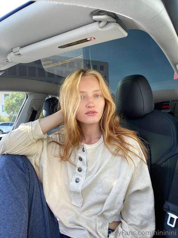 Sleepy morning drive 😴any vibing playlist to share ?🎶