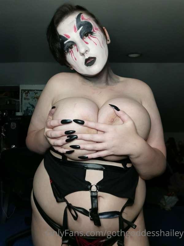 gothgoddesshailey image #5