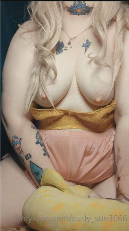 favorite colors pt1 1
pink & yellow 🌸🌼