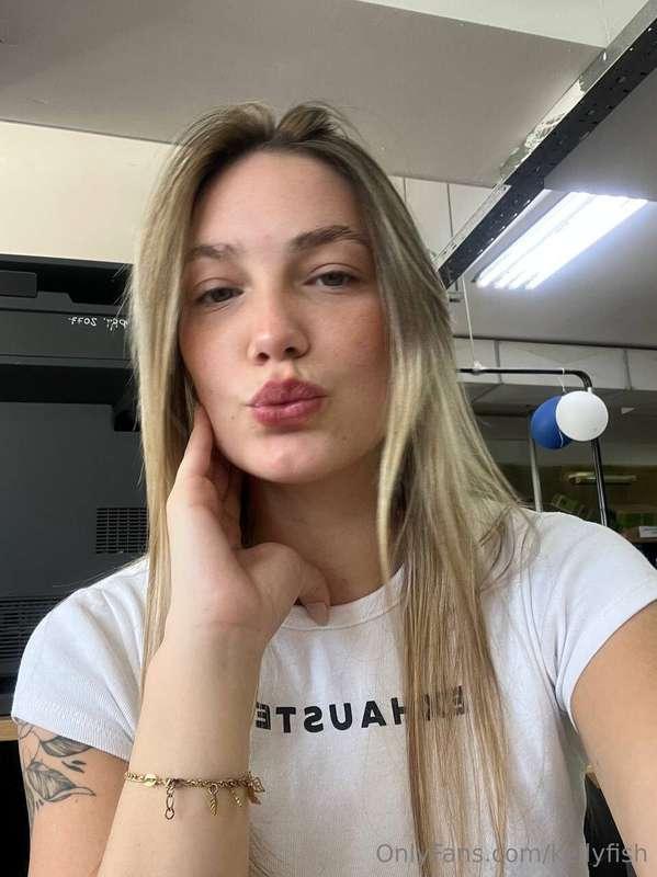 💫ES: Les mando un besitoo 💗💋💫EN: I send you a kiss 💗💋