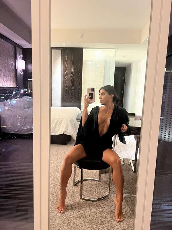 Come to Vip account to chat for free and see more 💋

onlyfan..