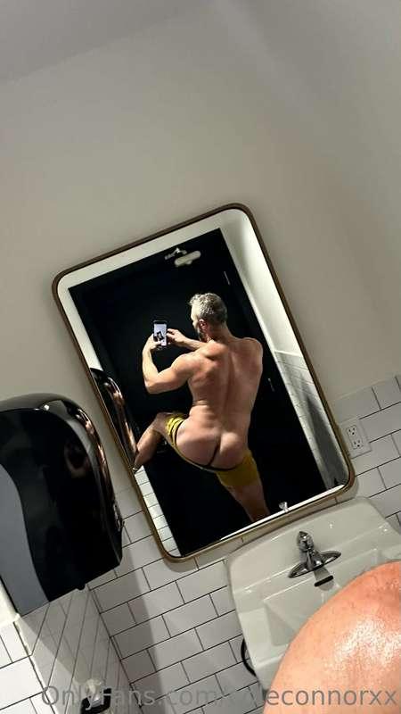 Do you like the view? 🍑😋