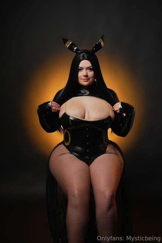 Dark and dangerous in all the right ways 🌙🖤 Catch this pokem..