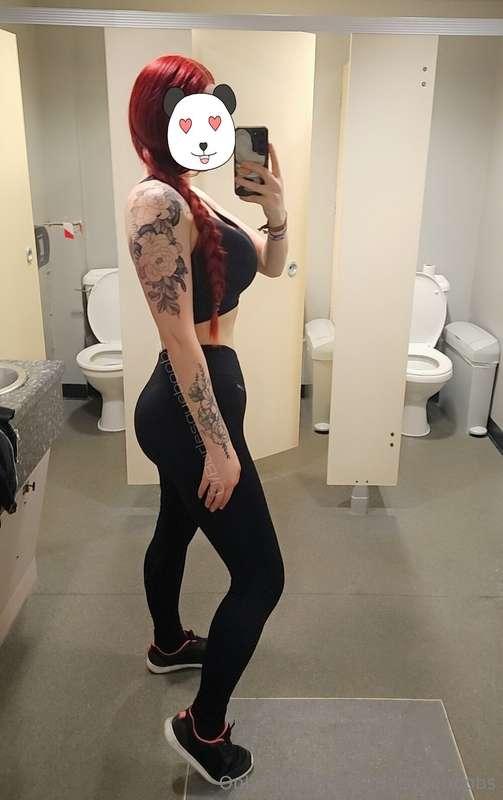 Nothing more elegant than a bathroom gym selfie.
