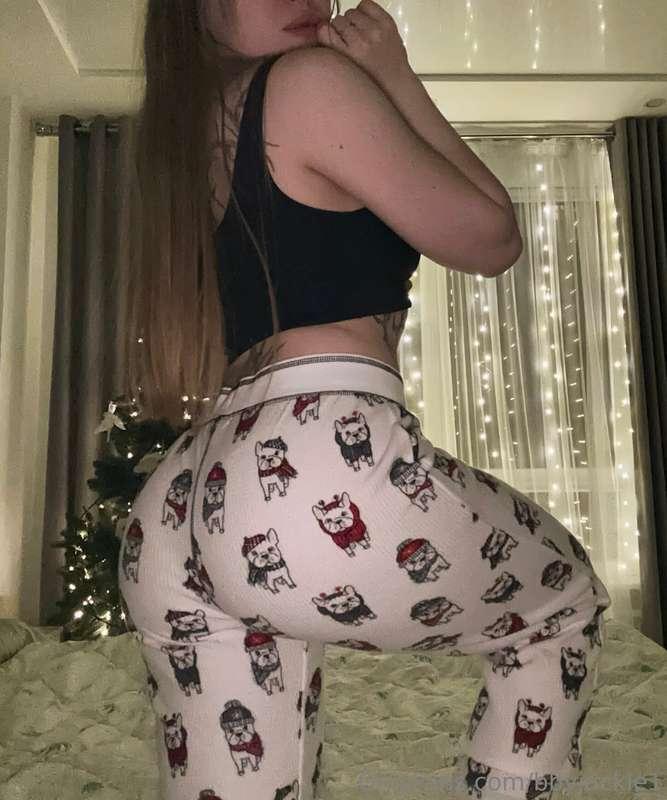 Will you pull those pajama pants off me? 😏